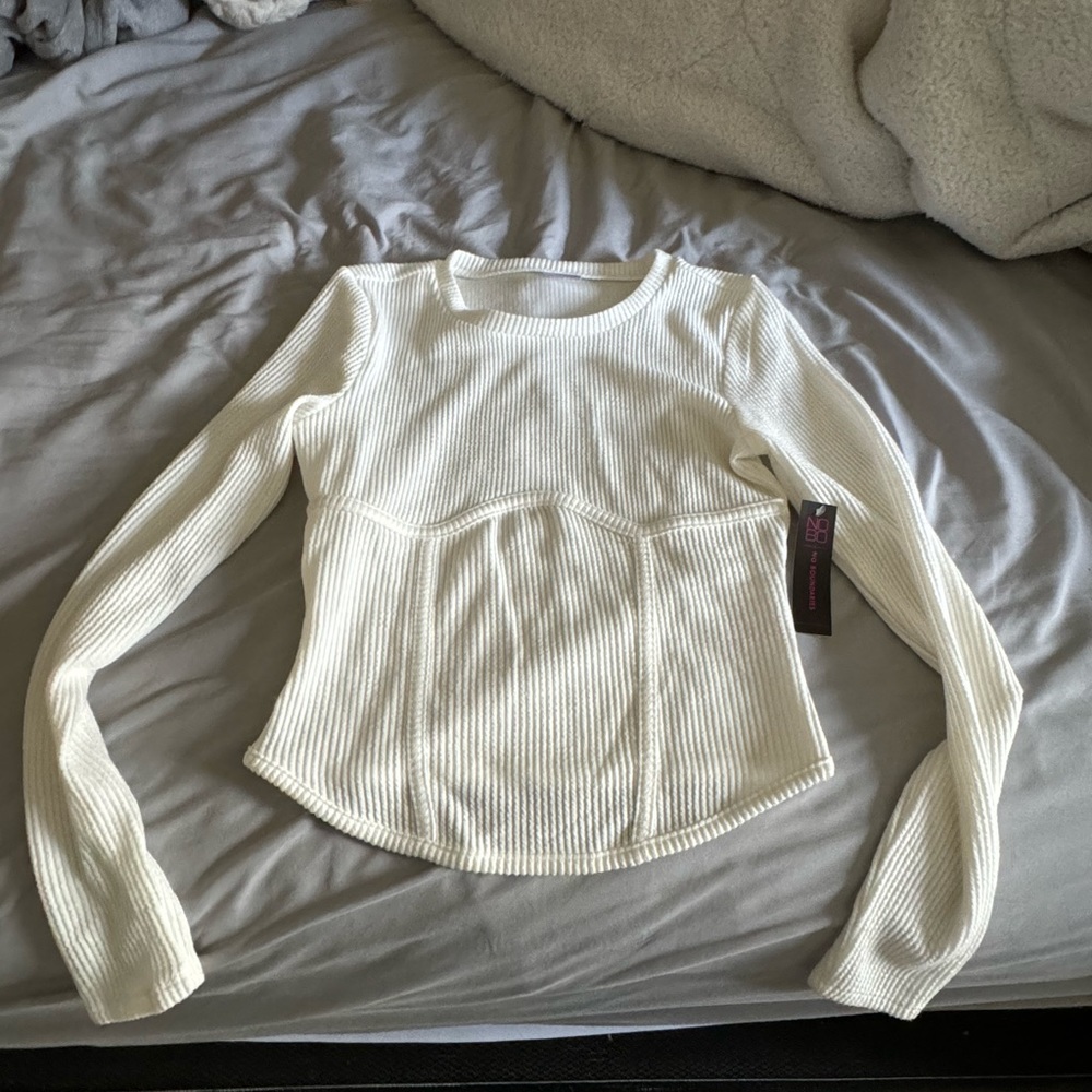 Stretchy white long sleeve tee